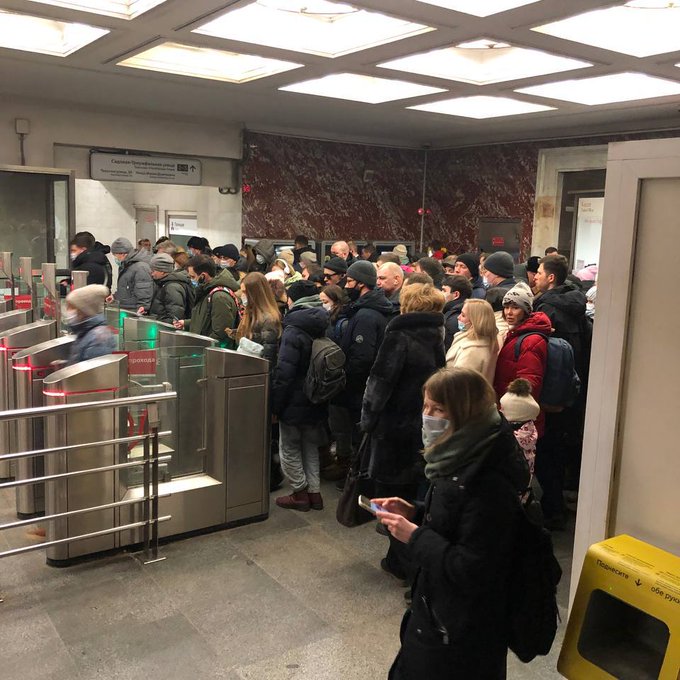 Russian people may not be able to withstand “economic siege,” experts say