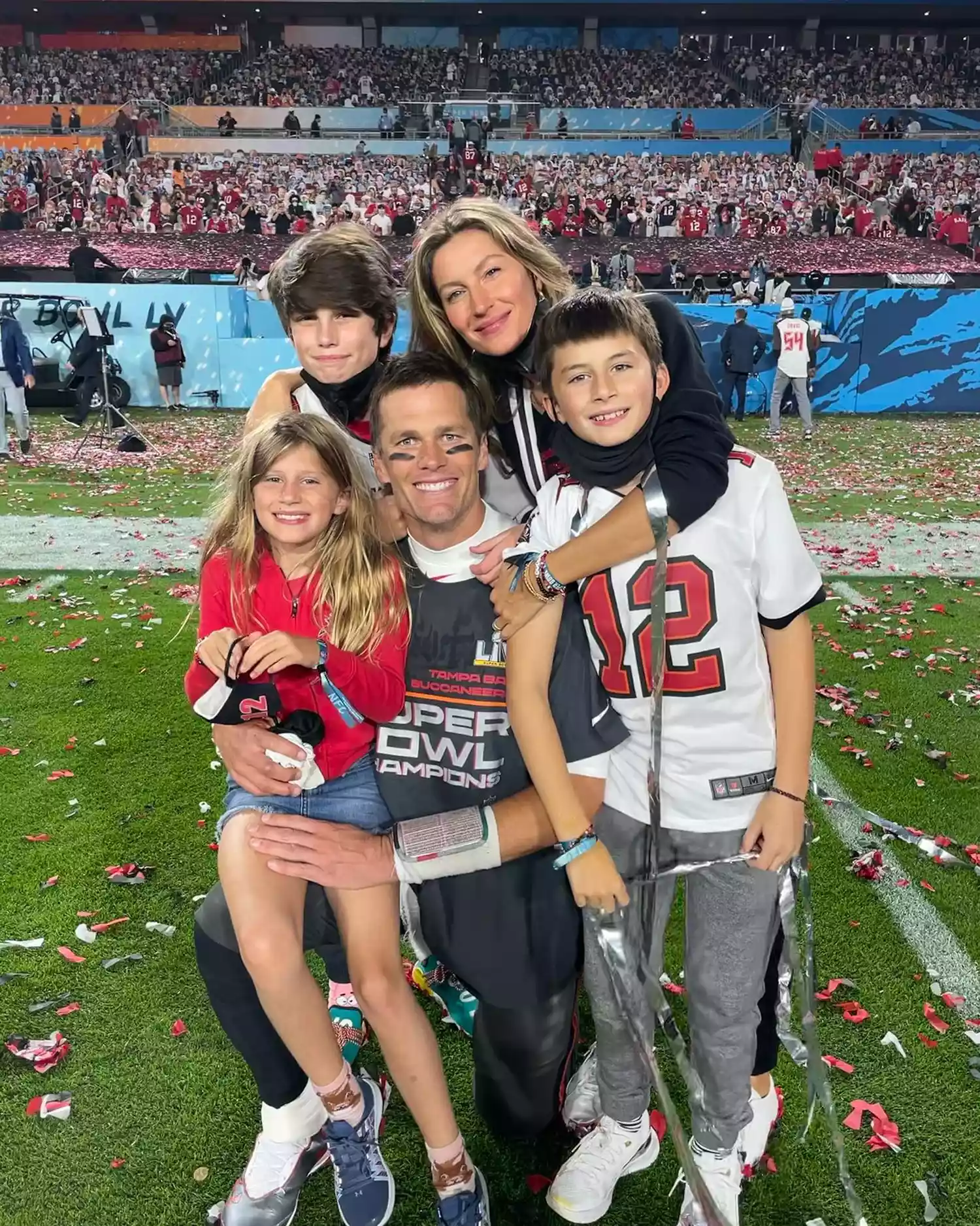 Tom Brady Spends Weekend with Kids amid Gisele Bündchen Divorce, Source Says They Have ‘Same Goal’