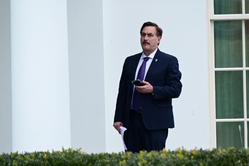 MyPillow guy Mike Lindell gets canceled in Newsmax interview