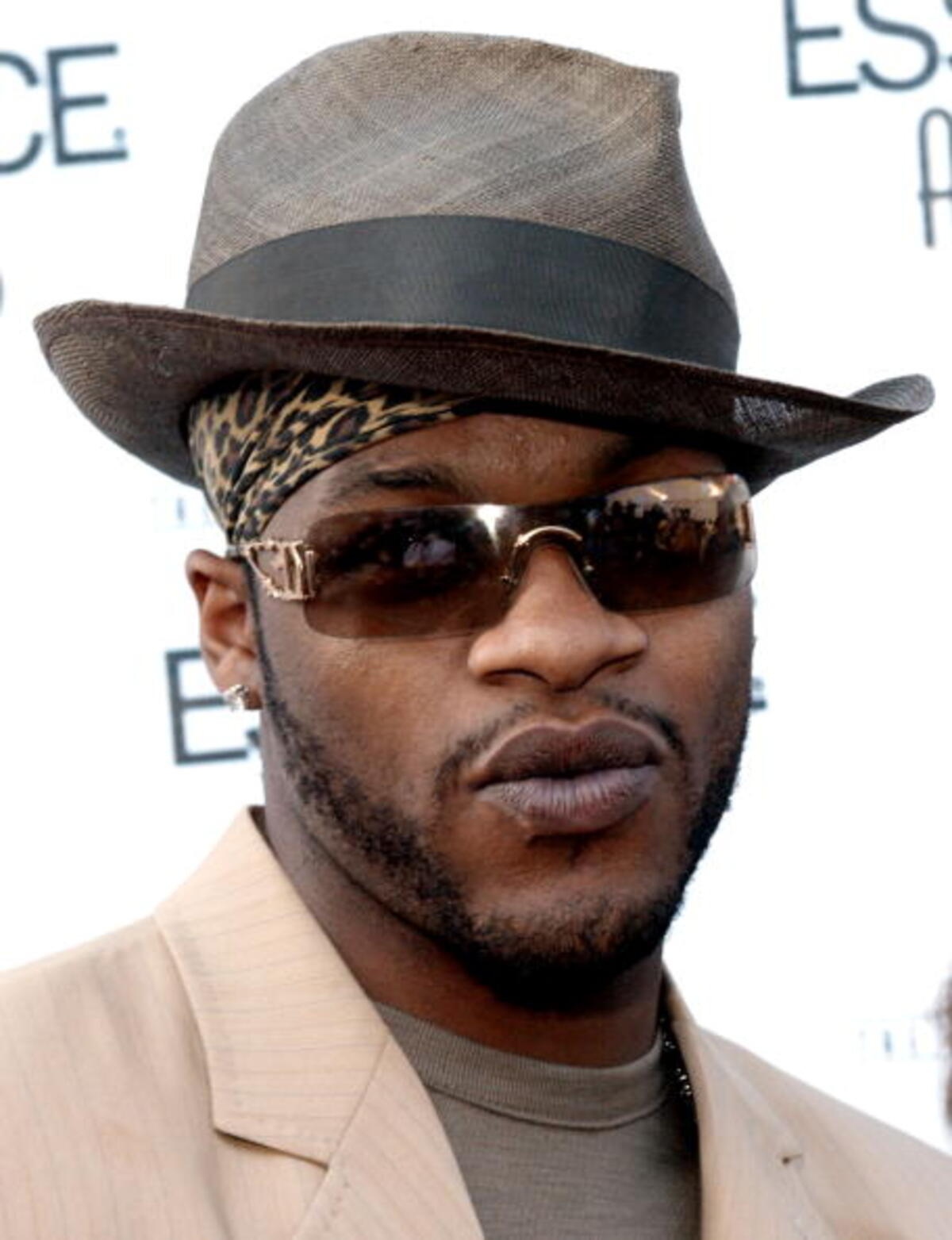 R&B singer Jaheim Hoagland charged after dogs found in water-filled crates, police say