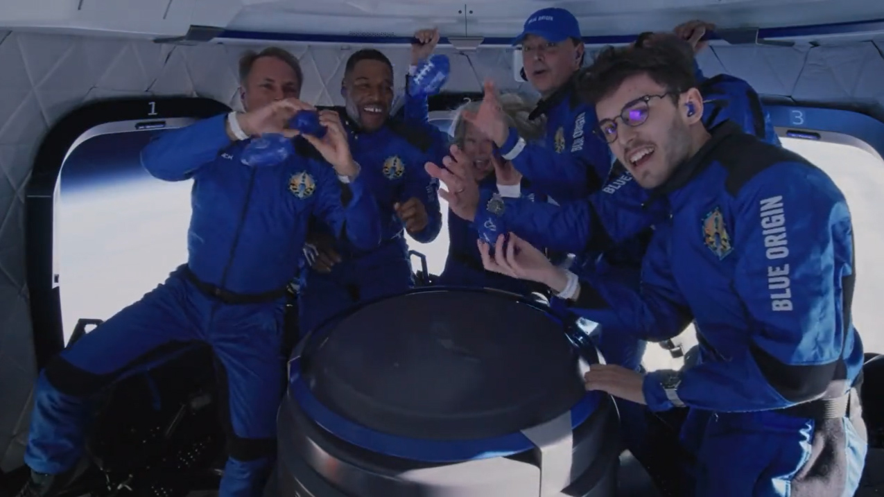 Michael Strahan's Blue Origin Launch on New Shepard: Mission updates and recap